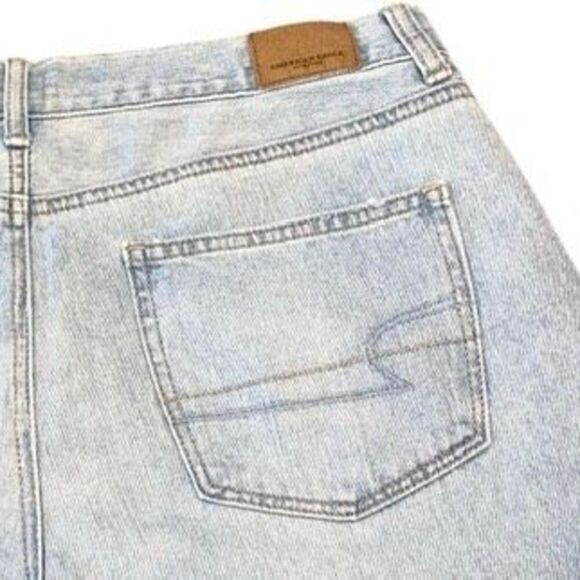 American Eagles Outfitters Wm Sz 10 Distressed Light Wash Rolled Cuff Denim Shor - Picture 4 of 5